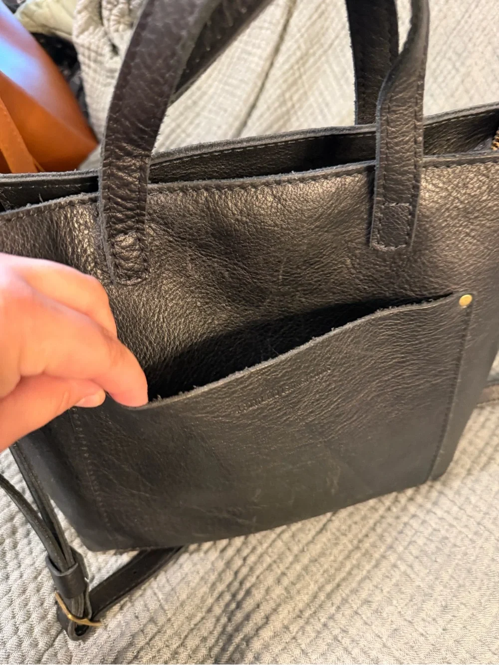 Portland Leather Medium Crossbody Tote with zipper - black